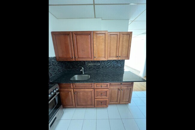 Foto del edificio - 308 Maple Ave