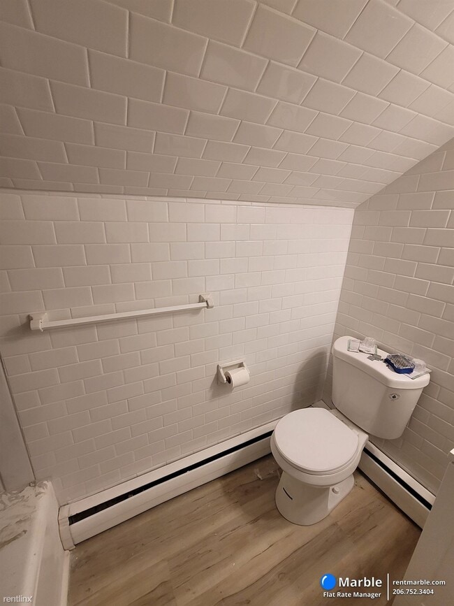 Building Photo - 2 br, 1 bath Townhome - 23 Twin Oak Rd Apt A