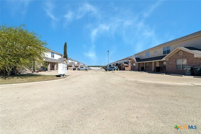 Building Photo - 1500 Bacon Ranch Rd
