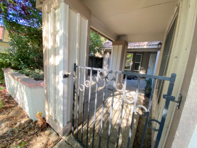 Building Photo - 1870 Bridgecreek Dr