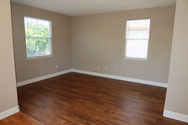 Foto del edificio - 1 bedroom, 1 bath in West Sacramento