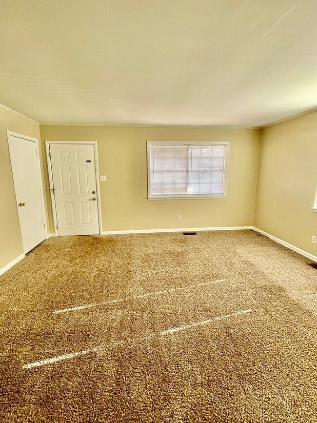 Building Photo - Lovely 3 bedroom 1.5 bath home in South Ch...