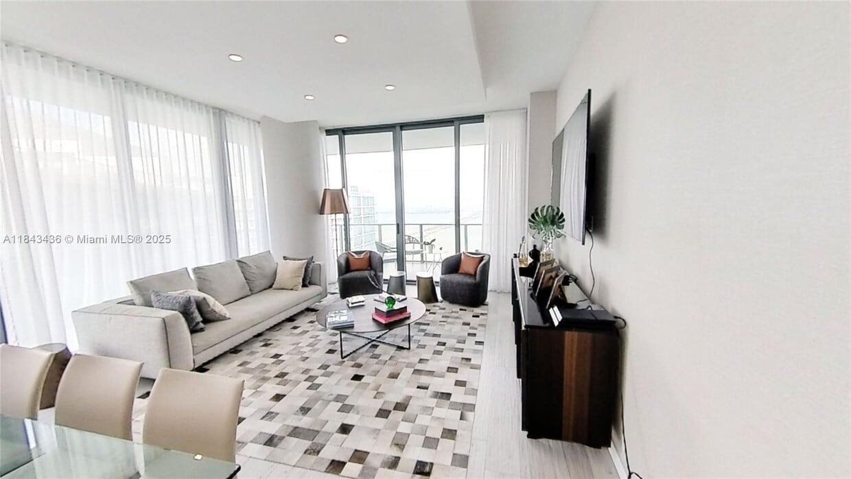 Foto principal - 480 NE 31st