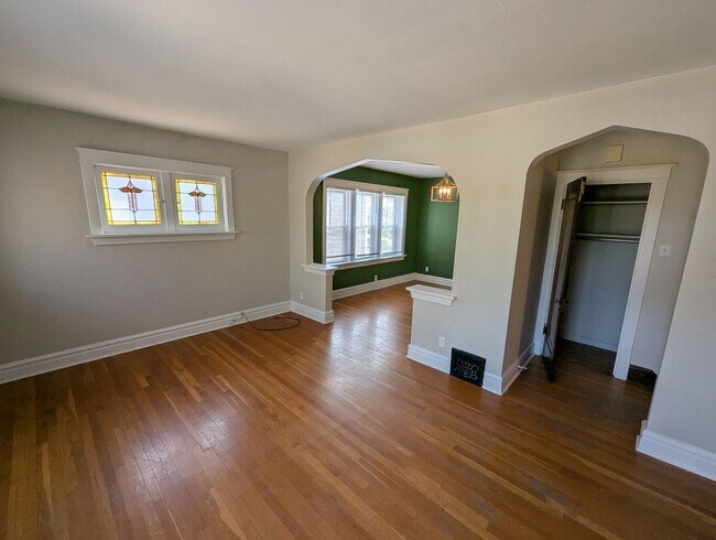 Foto del edificio - 6137 Dewey Ave