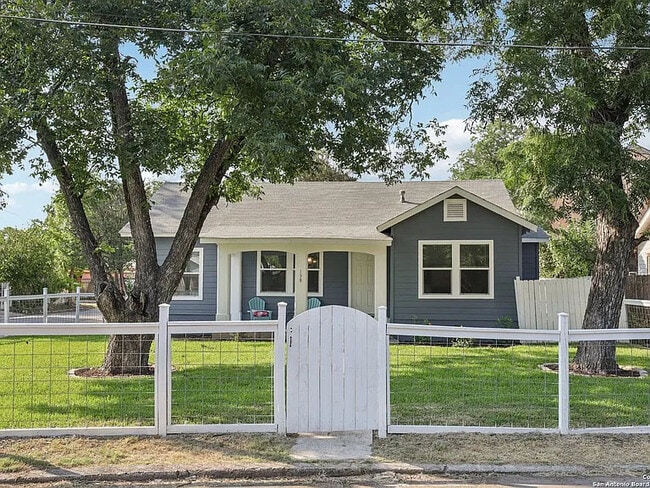 Foto del edificio - 138 Zapata St