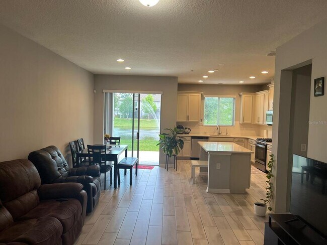 Building Photo - 393 Evertree Loop