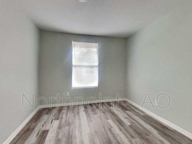Building Photo - 2717 13th Ave S