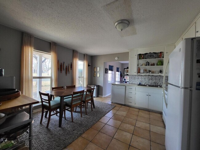 Foto del edificio - Great home on a corner lot