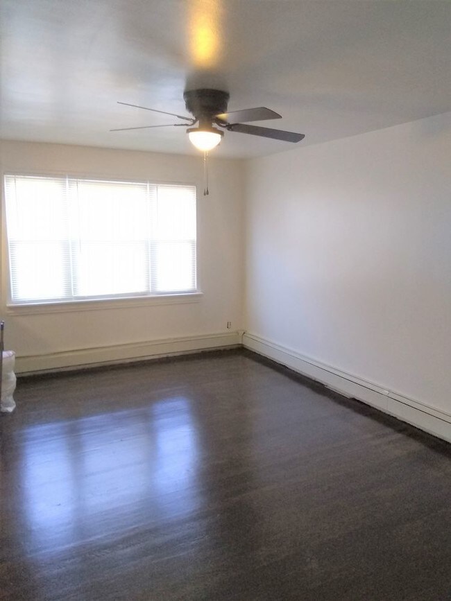 Foto del edificio - 7934 Forrest Ave