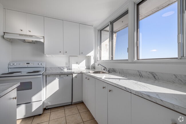 2 chambres, 2 salles de bain - Cuisine - 5505 Boul Cavendish