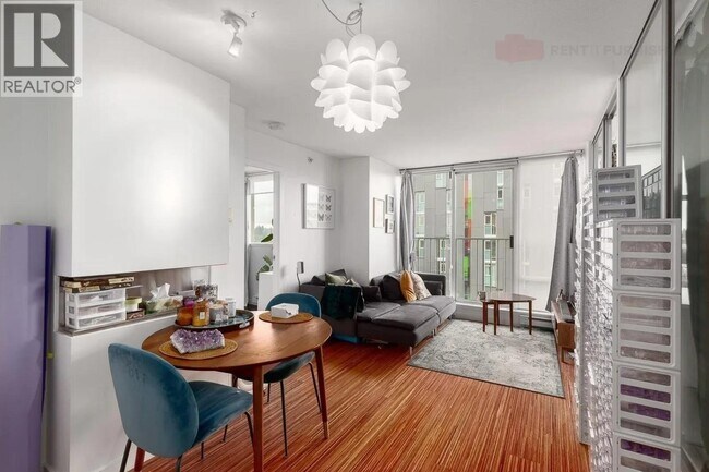 Photo du bâtiment - 328 E 11th Ave