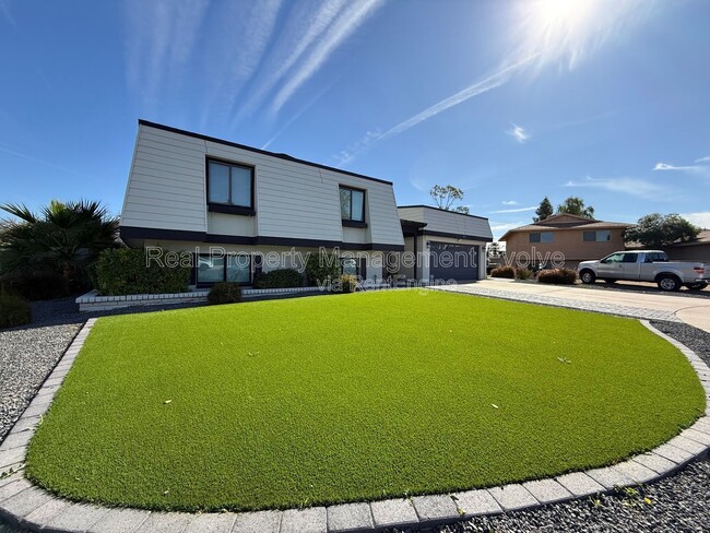 Building Photo - 429 E Greenway Dr