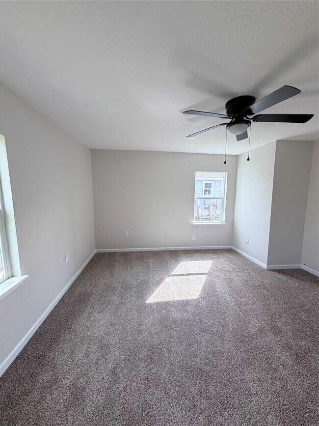 Foto del edificio - 2915 Creston Dr