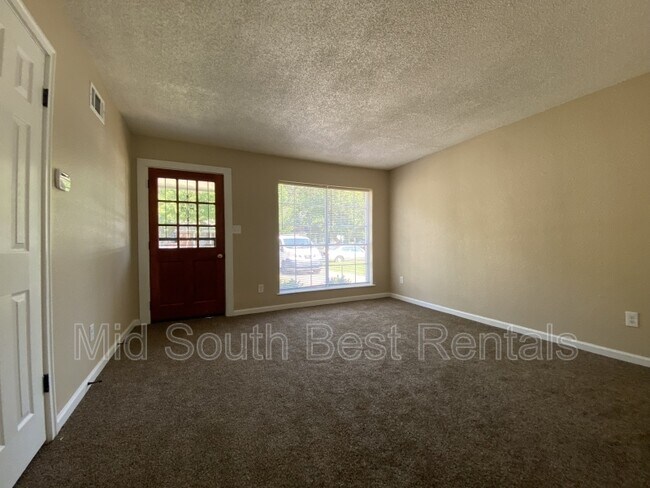 Building Photo - 3676 Skylark Dr