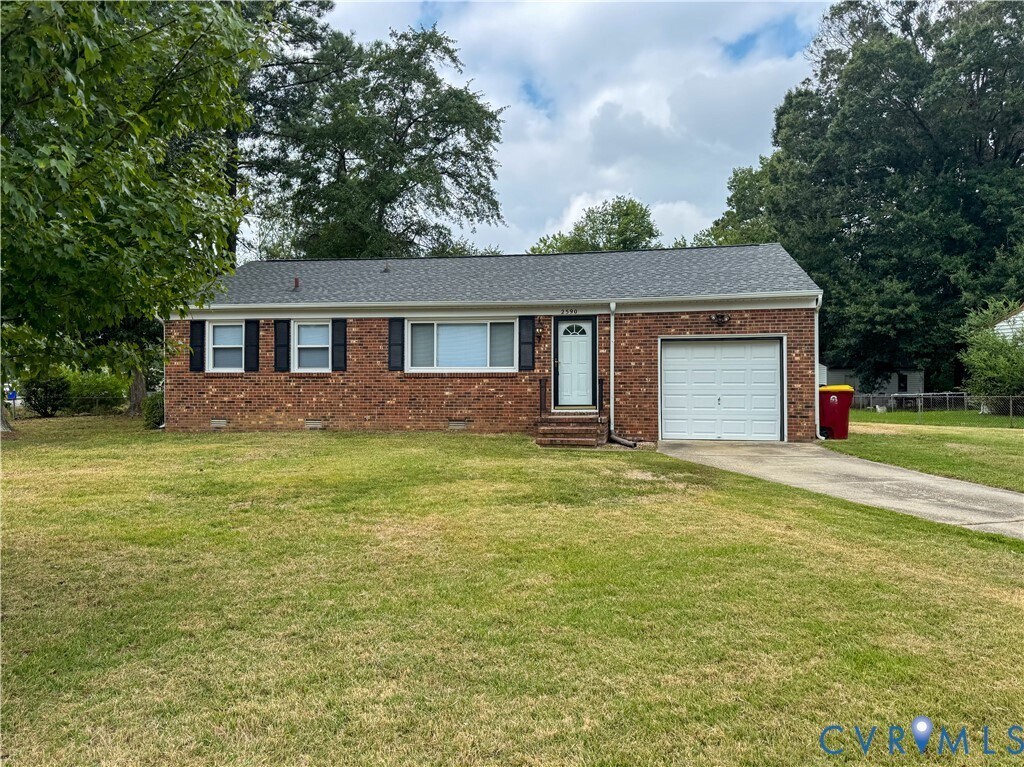 Foto principal - 2590 Pinehurst Dr