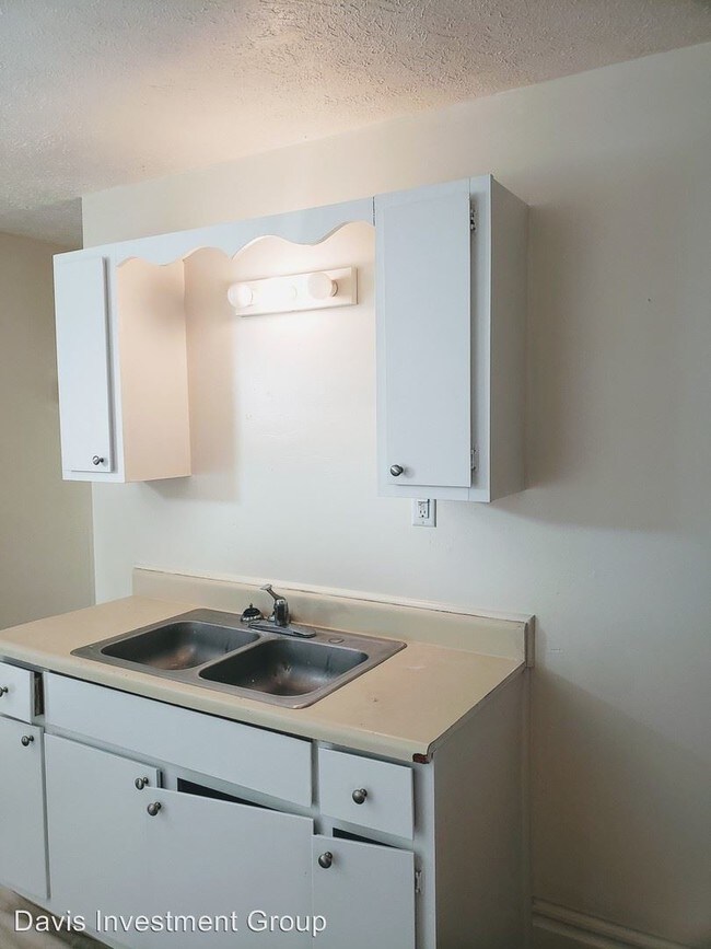Foto del edificio - 3 br, 1 bath Apartment - 801 Warren Avenue