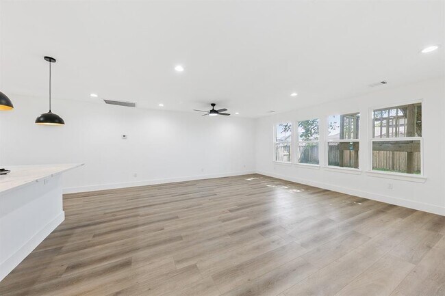 Foto del edificio - 5338 Pease St