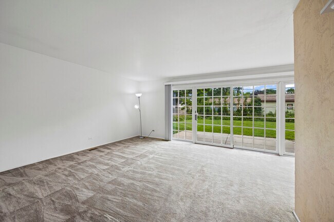 Foto del edificio - 21W256 Briarcliff Rd