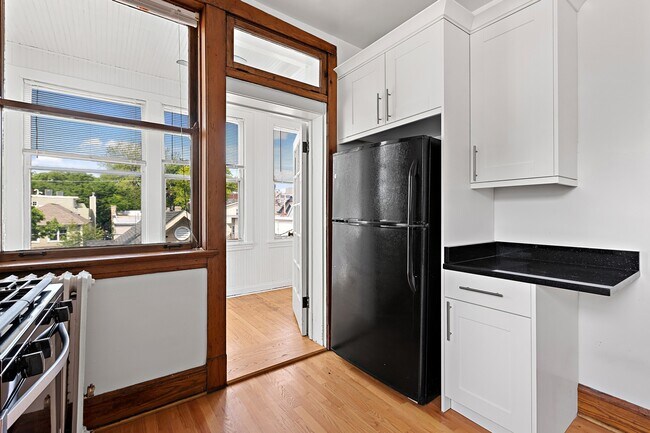 Foto del edificio - 3936 N Marshfield Ave