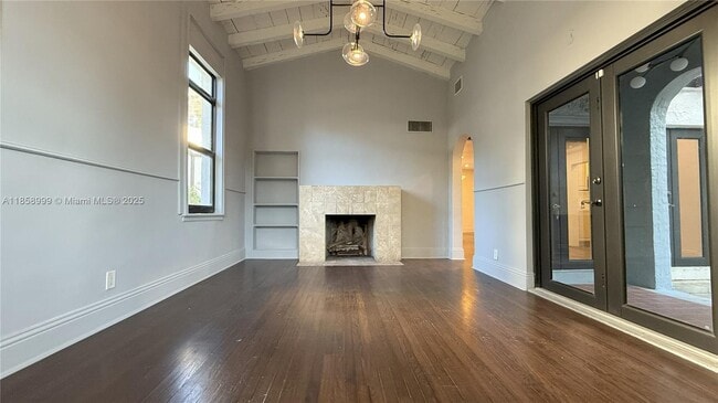 Building Photo - 322 Viscaya Ave