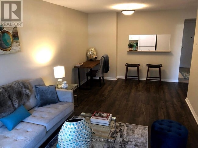 Photo du bâtiment - 650 Lawrence Ave W