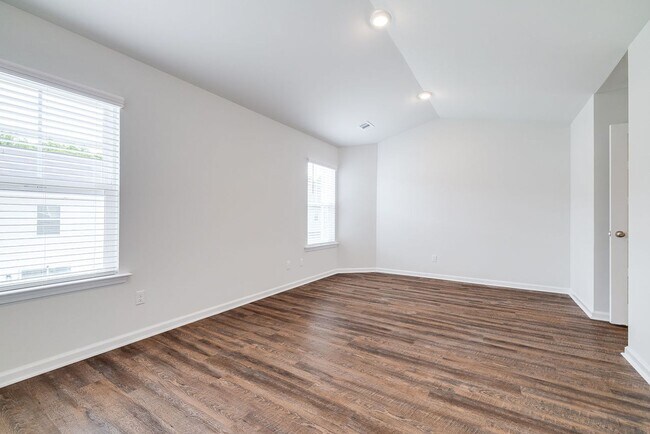 Foto del edificio - 3 Bed 2.5 Bath, Multiple Townhomes Units A...