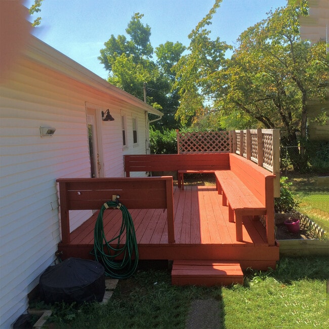Building Photo - Knoxville 37921 - 3 bedroom 1.5 bath home - call Adam Sharp 865-254-0980