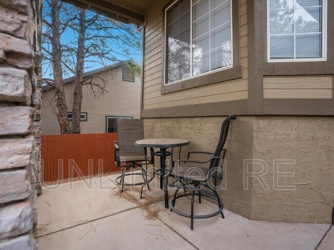 Building Photo - 814 W Lil Ben Trail