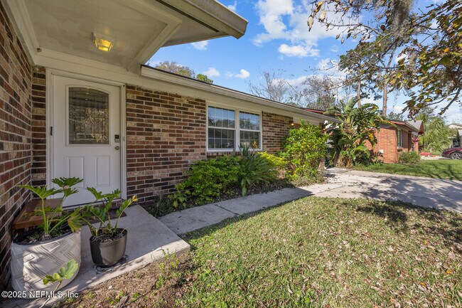 Foto del edificio - 2504 Liberty Ln