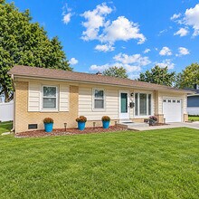 Building Photo - 1031 Maple Ln