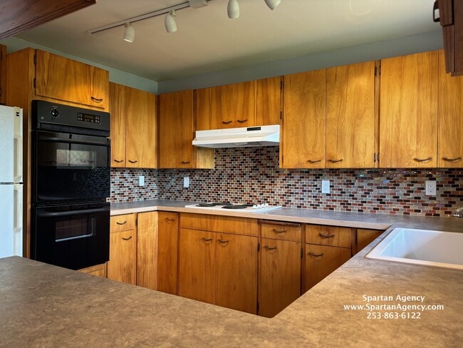 Building Photo - 2405 S Meridian