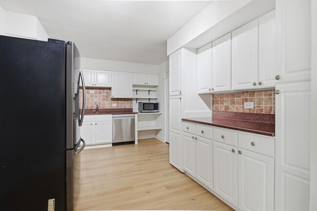 Foto del edificio - 750 W Dempster St