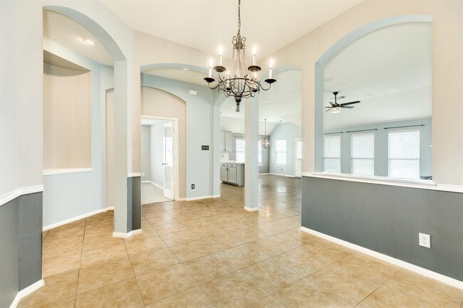 Building Photo - 1 Palomar Dr