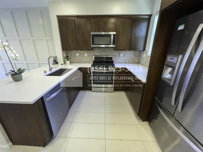 Building Photo - 1407 Cherry Cir