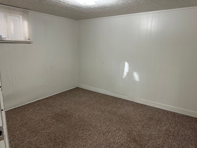 Building Photo - 340 S University St