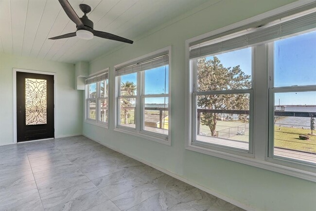 Building Photo - 1643 Dick Bay Dr