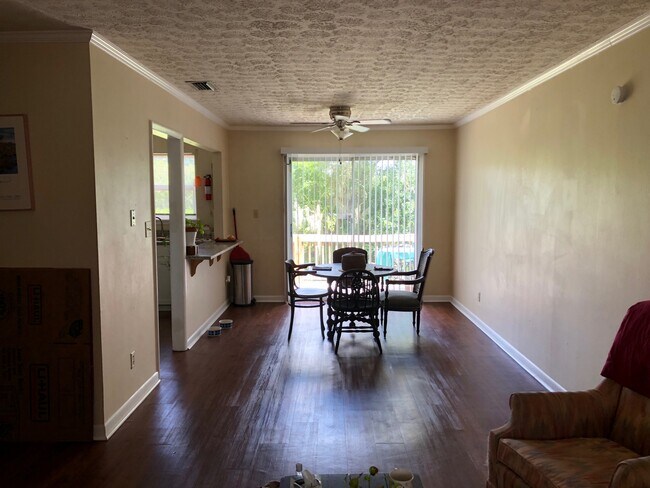 Foto del edificio - 1502 Fuller Rd