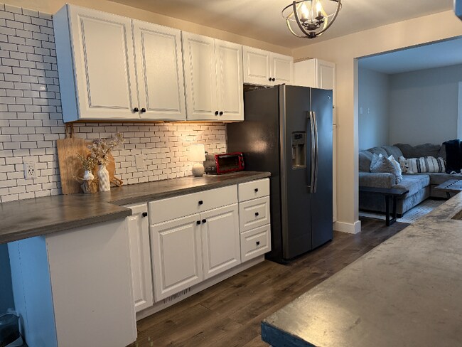 Foto del edificio - 206 Kissane Ave