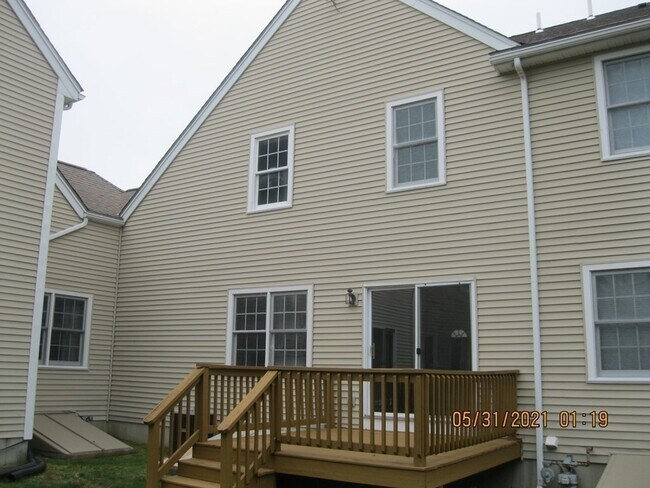 Building Photo - 608 Thayer St