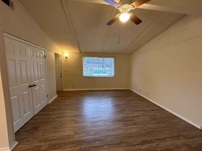 Building Photo - 73 Spence Ave