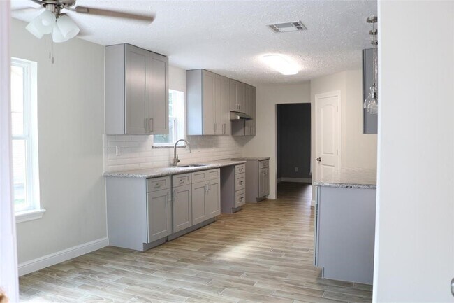 Foto del edificio - 21330 Park Tree Ln