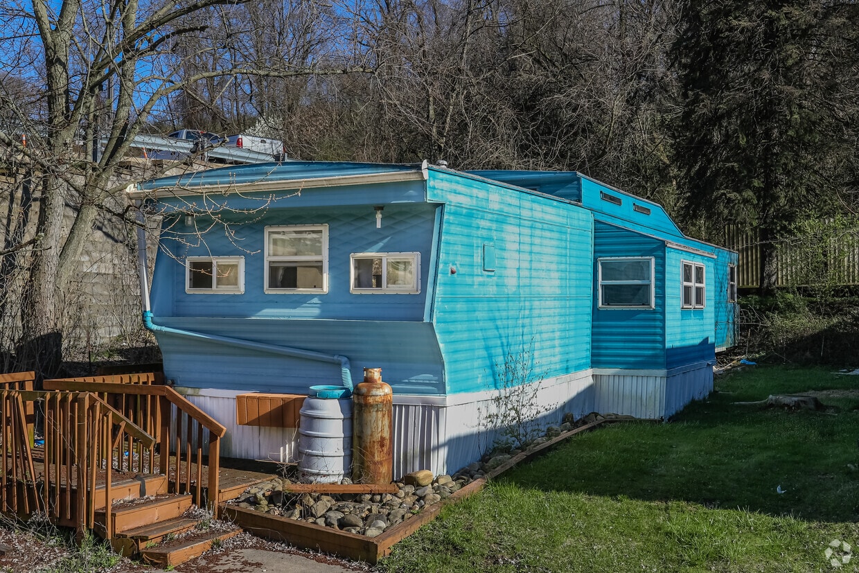 2400 Clairton Rd, West Mifflin, PA 15123 Apartments in West Mifflin, PA