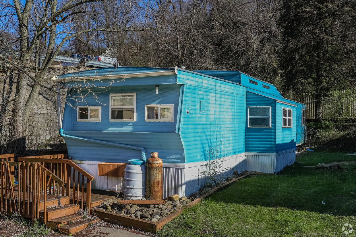 Primary Photo - 2400 Clairton Rd