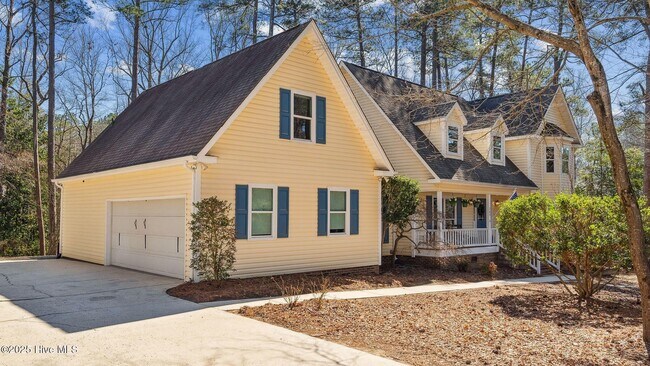 Building Photo - 265 S Bethesda Rd