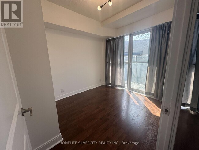 Building Photo - 60 Absolute Ave