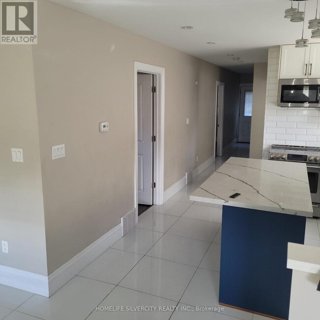 Building Photo - 181 Flora Dr