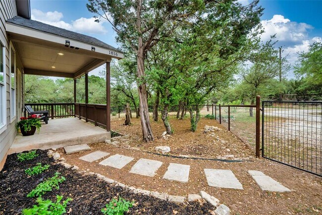 Building Photo - 1816 Spring Valley Dr
