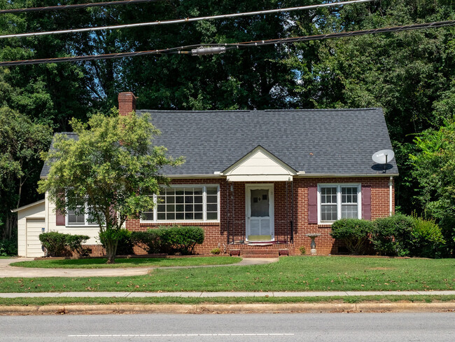 Building Photo - 632 Statesville Blvd