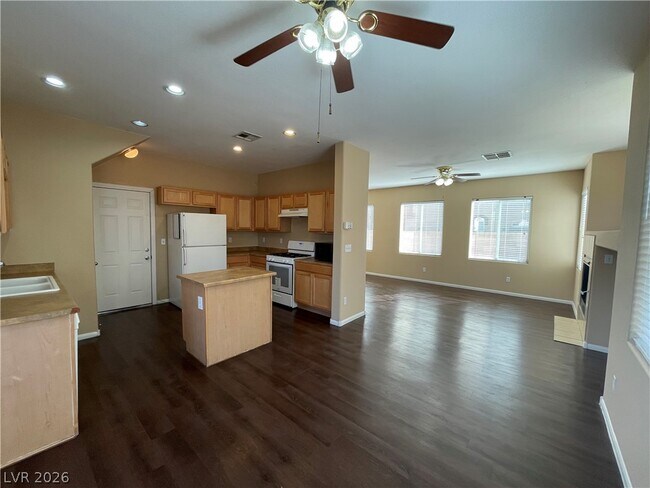 Foto del edificio - 733 Emerald Idol Pl