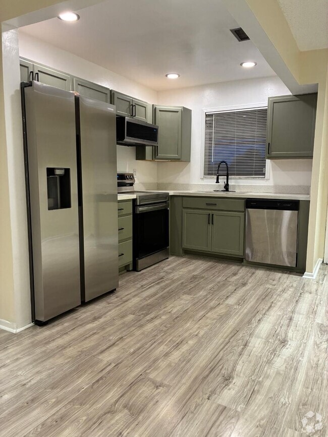 Building Photo - 6001 Shaker Wood Cir